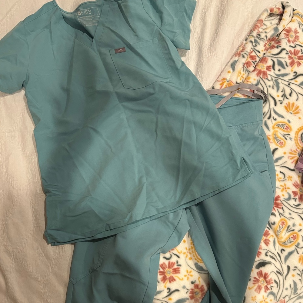 FIGS teal scrub set